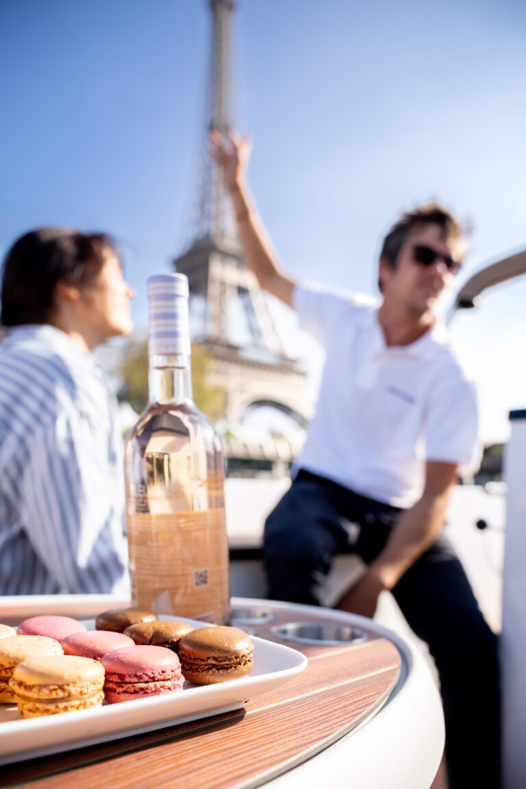 Boat-in-Paris-14-768x1152
