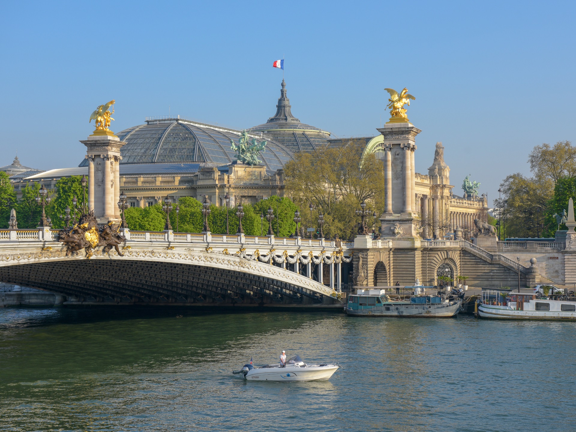 luxury private boat tour paris