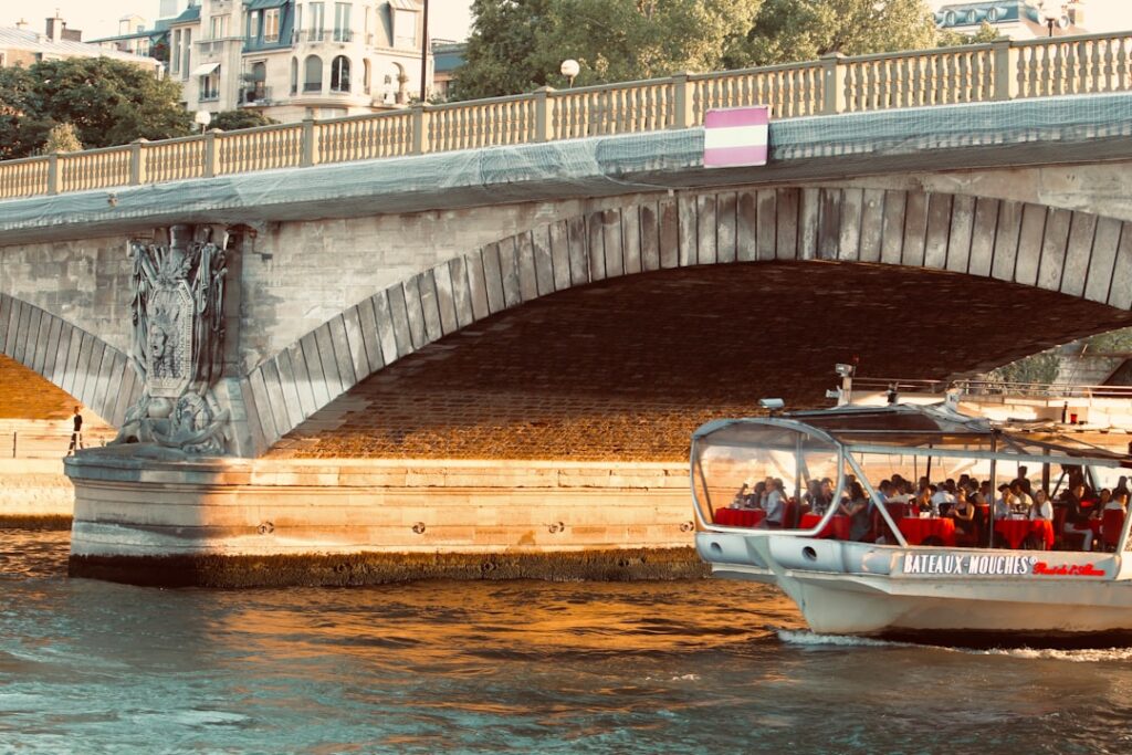 Photo Yacht on Seine