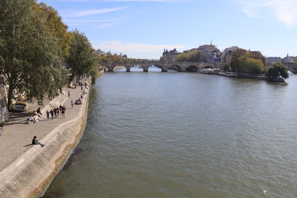 Photo seine river boat cruise paris