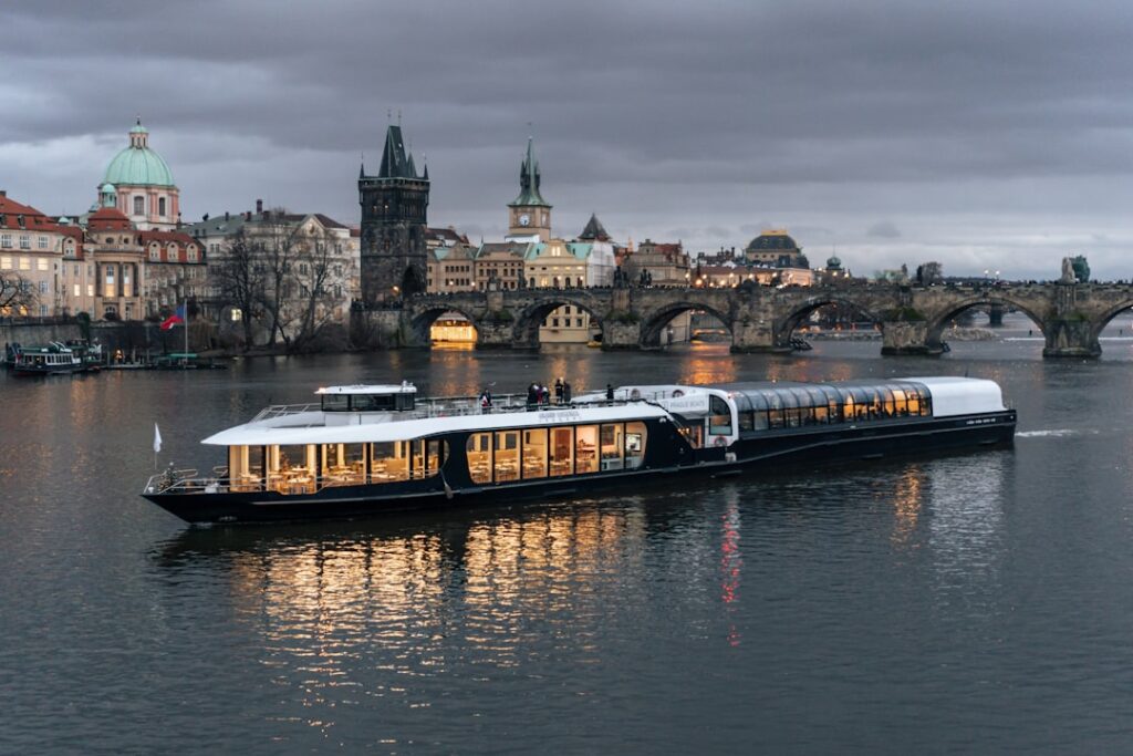 Photo Luxury Dining Boat