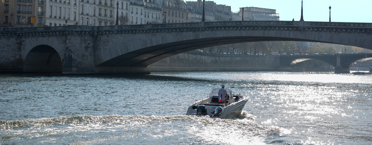 the-best-reviewed-private-boat-tour-in-paris-on-the-seine-river