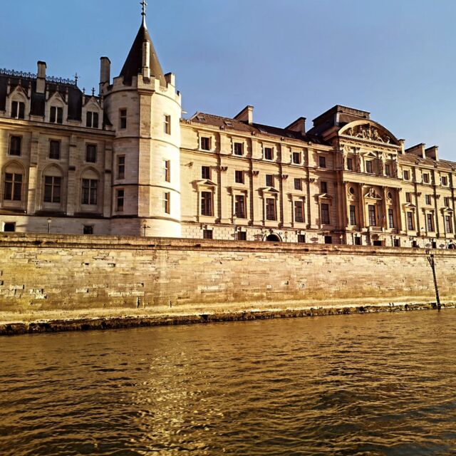 Ready for a sunset tour with us ? ☀️☀️✨✨
Book with boatinparis 😀😀

#rivercruise #sunsetlovers #sunset #privateboat #pariscruise #parisrivercruise #eiffeltower #paris2024 #sunlight #loveparis
