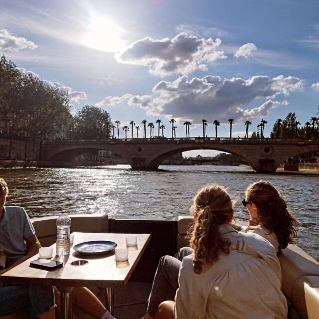 Let's the sun shining 🌟🌟 
Book with us on www.boatinparis.fr

#rivercruise #sunsetlovers #paris2024 #parislover #privateboat #rivercruise #eiffeltower #boatinparis