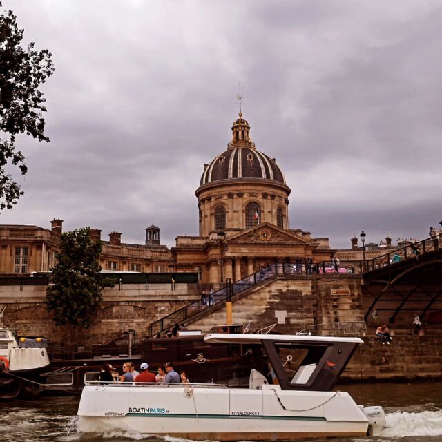 Our Riverlounge boat is ready for the Olympic parade 😍😍and to welcome you for the Olympics games ! Book with us on boatinparis.fr ✨✨

#paris2024 #rivercruise #privateboat #eiffeltower #riverlounge #boatinparis #pariscruise #river #parisianstyle #seinecruise #seine