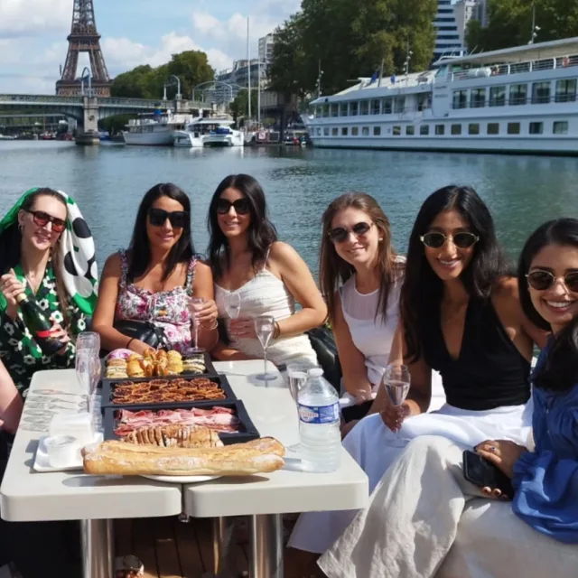 Boat party in progress with boatinparis !!!🔥🔥☀️☀️

Come with us and let's go partying ✨✨
Bookable on www boatinparis.fr

#river #boatparty #seinecruise #privateboat #eiffeltower #riverlounge #rivercruise #pariscruise #parislovers