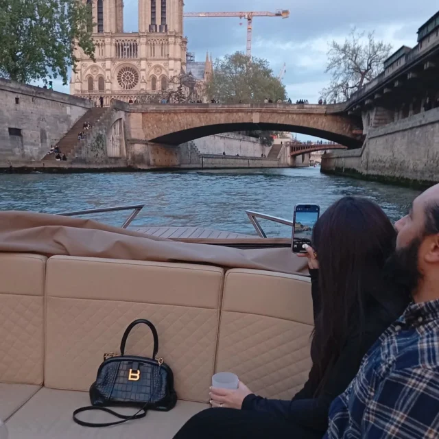 Bons baisers de la Seine with boatinparis.fr❤️❤️
#rivercruise 
#parislovers
#pariscruise